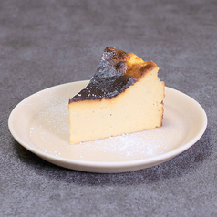 蔵王クリームチーズで　とろけるバスクチーズケーキ