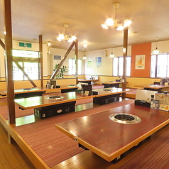 【貸切最大78名様OK】明るく開放的な店内は、貸切のご利用が可能です◎大人数でも安心の座敷があり、ゆったり過ごせるのも嬉しい！全席禁煙なので、心地よい空間で焼肉を存分に楽しめるのも魅力です！大人数での利用が可能なため各種宴会や様々なシーンでご利用いただけますので、是非お気軽にご相談ください♪