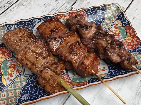 名物ホルモン鍋や職人厳選の串焼きを楽しめる活気溢れる居酒屋です★