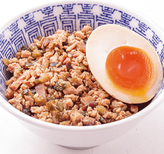 きゅうりの漬物と鶏ひき肉そぼろと煮卵