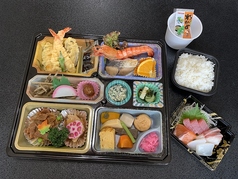 割子弁当　(本体価格4,500円)