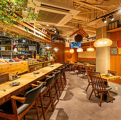 ゆったりと過ごせるテーブル席は、お洒落な空間で美味しいお料理とお酒を囲みながら楽しむ女子会に最適です。