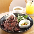 料理メニュー写真 名物！　国産牛のMOTHERS ローストビーフ丼　メガ