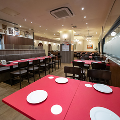 広々とした開放的な店内を丸ごと貸切でご利用いただけます♪歓送迎会や結婚式の二次会など、大人数でのパーティーに最適です。着席で82名様、立食で100名様まで収容可能ですので、ご予算や人数に合わせてお気軽にご相談ください!