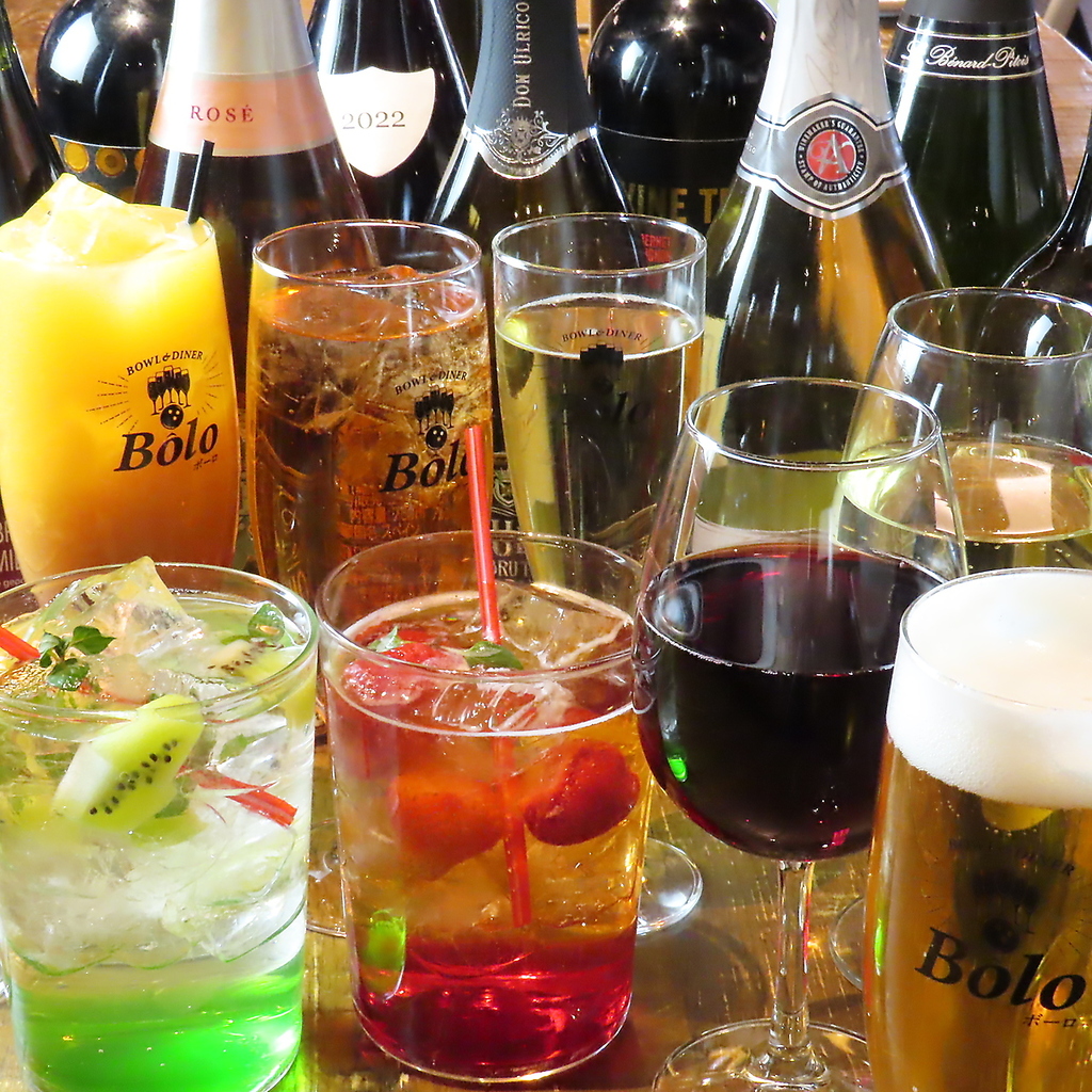 見た目もきれいなカクテルなど、ドリンク類も多数ご用意！ノンアルコールも豊富にご用意ございます。