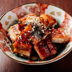 焼き鳥だけでなく本格的な鰻も楽しめる