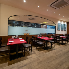 日常の喧騒を忘れてリラックスできるカジュアルな空間が魅力です♪お一人様でのランチはもちろん、普段使いのディナーの場としても最適◎心地よいBGMが流れる店内で、ゆったりとした時間をお過ごしいただけます。