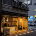 岡山電軌清輝橋線・岡山電軌東山本線「岡山駅前駅」の降車ホーム出口から、徒歩約4分とアクセス抜群です。掲げられた「銀杏」の看板が目印です。店内を一歩足を踏み入れれば、日常の喧騒を忘れてくつろげる空間が広がります。お仕事帰りやご家族、ご友人とのお食事など、様々なシーンでご利用ください。
