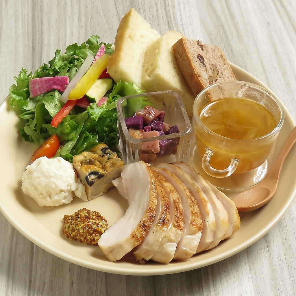 -チキンプレート- 　特製の鶏肉料理をお楽しみいただけるワンプレートです。