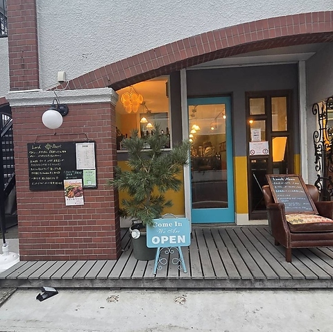 ワインに合う多彩な料理と希少なメスカル、こだわりのオリジナルドリンクが揃う居酒屋