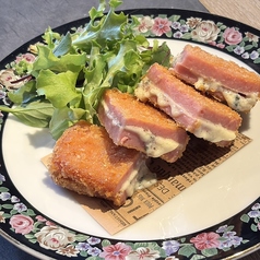 ブルーチーズハムカツ