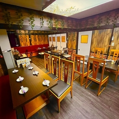 最大60名様までご案内可能！ 団体様のご利用や貸切宴会にも対応しております。人数やご予算に応じたプランをご提案できるので、お気軽にご相談ください。大規模なパーティーや会社の宴会、同窓会などにも最適！上尾の喧騒を忘れさせるモダンでラグジュアリーな空間で、贅沢なひとときをお過ごしいただけます。