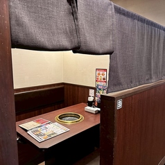 【個室完】ソファーシートでゆったり寛げるお席もございます。お子様連れのご家族様はもちろん、女性同士の集まりやママ会・デートまでさまざまなシーンでご利用いただけます♪