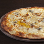 4種のチーズ・くるみ・はちみつが絶妙な旨味と味わいを引き出す極上の【クアトロフォルマッジョ】。