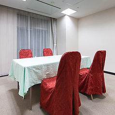 4名様向けの個室を1箇所ご用意しております。プライベート感を大切にしたお食事が楽しめます♪窓からの景観が心を癒し、料理の味わいも一層引き立ちます♪