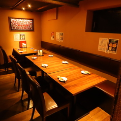 半個室は2名様~ご用意!周りに気兼ねなくお寛ぎ頂けるよう少人数様からご利用いただける個室や、団体様でのご宴会におすすめな掘りごたつ席など、お客様にとって最適なお席をご用意しております。居酒屋で宴会をするならかまどかで決まり!