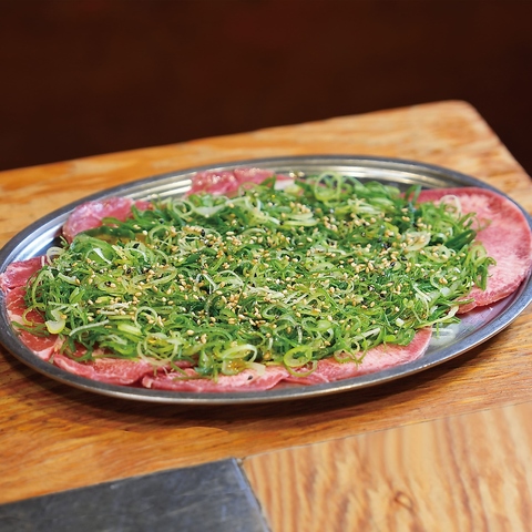 【北新地駅から徒歩3分】絶品ホルモンを食べるなら焼肉どんどんへ！