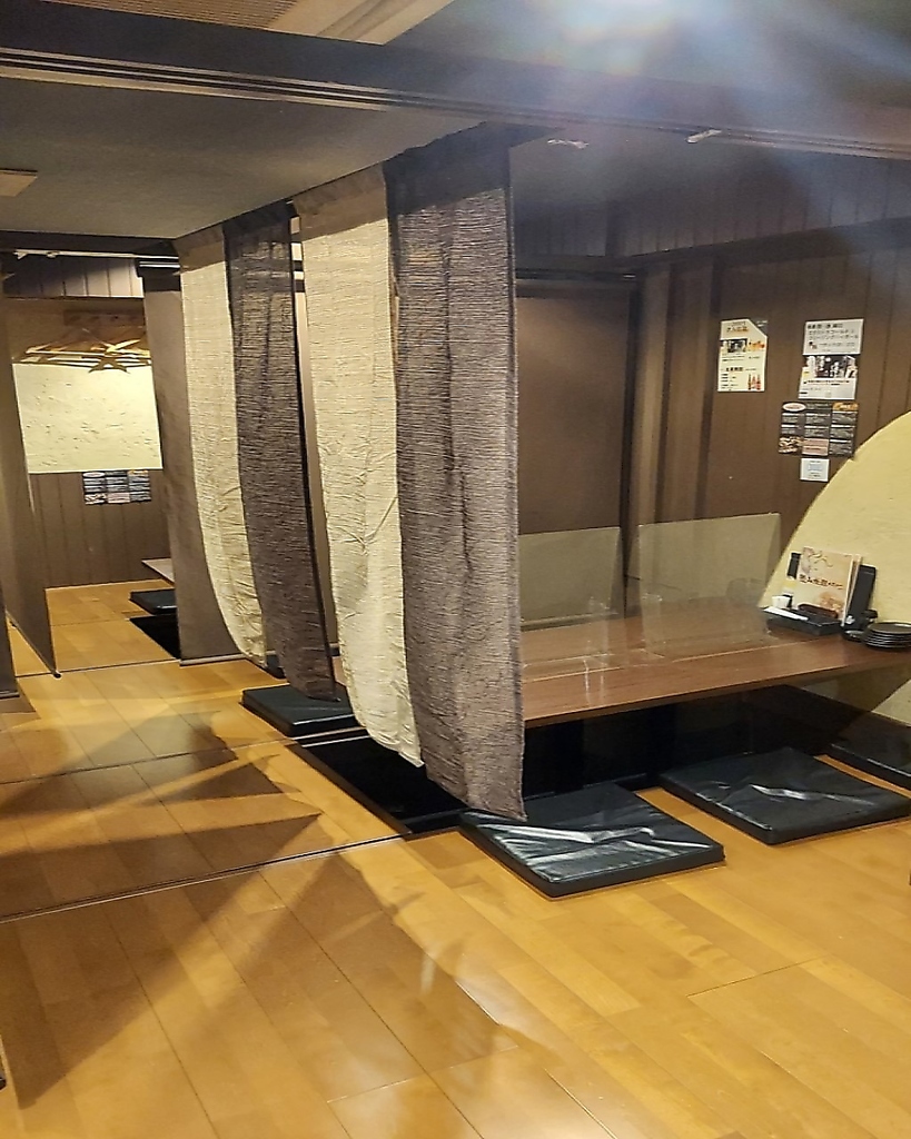 ゆったり半個室の掘りごたつもご用意しております