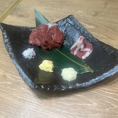 本日の馬刺し2種盛り