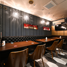 【テーブル席　4名様掛け×3卓】 女子会でのご利用で賑やかな店の雰囲気を満喫♪