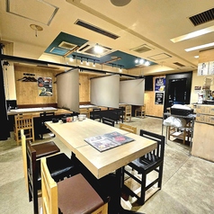 テーブルをくっつければ大人数にももちろん対応可能！各種宴会のご利用にピッタリ♪