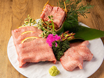 食べ比べにもピッタリ！「特上タン盛り合わせ」です。タンの奥深さを味わえる一皿。