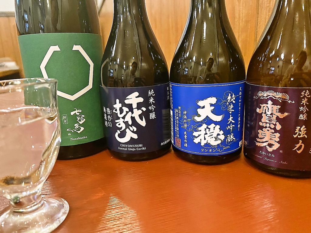 島根や鳥取の日本酒を各種取り揃えております。月山 出雲、天穏、日置桜など。スタッフまでお気軽に