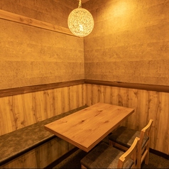 広々としたテーブル配置は会社宴会や歓送迎会、プライベートな利用などさまざまなシーンで活用いただけます。最大50名様までの大型宴会まで対応しております♪皆様のご来店をお待ちしております。