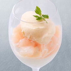 チーズのムースと果実のソース