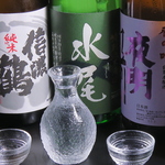 種類豊富な地酒や銘酒を取り揃えております！季節によって変わる地酒や全国各地の銘柄を集めました！