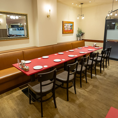 ゆったりと座れるソファー席は、特に女性同士の集まりやママ会に人気です♪リラックスしてお食事や会話を楽しめるので、時間を忘れてくつろぎたい方にぴったり◎ふかふかのソファーで、心も体もリフレッシュできる特別な時間をお過ごしください。