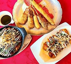大阪セット(お好み焼き、串カツ盛り合わせ、揚げたこ焼き)