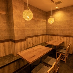 広々としたテーブル配置は会社宴会や歓送迎会、プライベートな利用などさまざまなシーンで活用いただけます。最大50名様までの大型宴会まで対応しております♪皆様のご来店をお待ちしております。