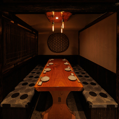 《中人数様向けテーブル席》【6名様から8名様】広々としたテーブル席でお食事をお楽しみください。