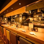 おひとり様でもサクッとよりやすいカウンター席♪焼き場が見えます！！