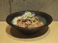 おでん以外にも一品料理が充実しております。