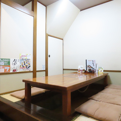 掘りごたつのお席をご用意いたしております。ごゆっくりとお過ごしいただけますので、小さなお子様連れのご家族様に最適です。