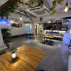 貸切は、着席の場合50名、半立食なら80名。2店舗連動のフロア丸ごと貸切なら100名様以上も可!貸切は25名~貸切パーティーは是非、渋谷ガーデンホールで♪