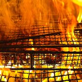 【炭火焼き】大阪駅前ビル内の様々なお店の中で、数少ない本格備長炭による炭火焼きの大衆酒場♪うまい焼きとりや炭火炙り焼きは、やっぱり炭火でこそ！