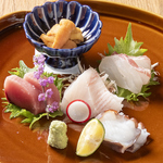 新鮮な海の幸が皿の上で宝石のようにきらめく…「本日のおすすめ」は海鮮揃い。是非ご賞味ください！