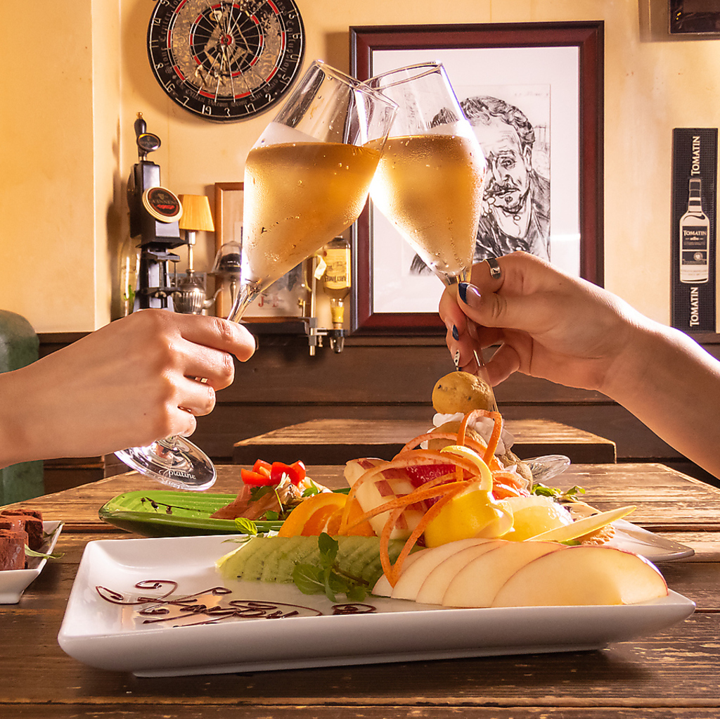 駅前デートにオススメ★ゆったりとしたソファー席で寛ぎのひと時を楽しめます♪ご来店お待ちしてます