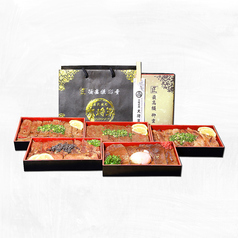 最高級A5等級厳選黒毛和牛を使用した御重弁当♪
