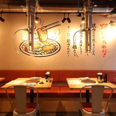 デートなどでも使える横並びのお席もご用意しております。