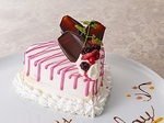 【特別なお祝いに】誕生日・記念日には特別な空間で特別なディナーを！ハート型ケーキに思いをのせて