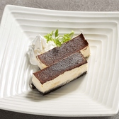 古くからお付き合いのある独自のルートから取り寄せる全国各地の新鮮な食材。四季折々の旬食材を低価格でご提供致します。他店では真似できないコスパと味で勝負！お刺身以外にも、焼き物、カルパッチョなどもご用意しております。日本酒、焼酎との相性も◎！ぜひご一緒にお楽しみください。