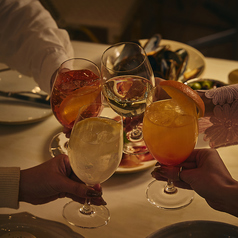 自由なスタイルで楽しむ。彩り豊かなセルフカクテル