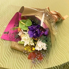 お祝いには花束を♪ロングタイプ、ブーケタイプ等ご希望をお聞かせください ショート