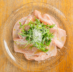 モルタデッラハムとルコラのサラダ