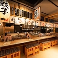 【雰囲気抜群♪】九州博多の風物詩“中洲の屋台村”の雰囲気と名物料理が楽しめる大衆居酒屋！提灯の灯りに包まれながら、博多名物を中心としたこだわりの料理を気軽にお楽しみいただけます。女子会や歓送迎会、会社宴会はもちろん、二次会やちょい飲みなど、さまざまなシーンに対応！ご用意もございます！