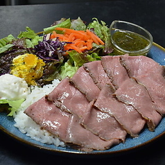 赤身肉のローストビーフプレート